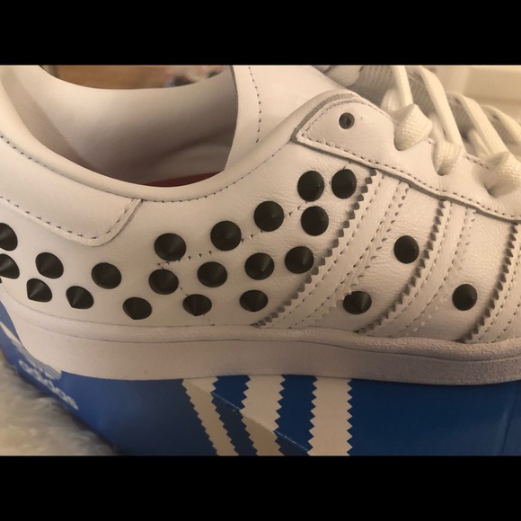 BNWT Rare Limited edition Adidas Dot Studded womens Superstars in size 6!!! - Picture 5 of 16